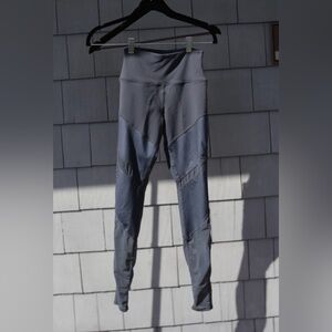 ALO Yoga Charcoal Gray Leggings Mesh Panel EUC